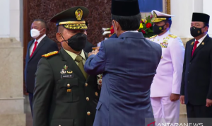 Tangkapan layar Presiden RI Joko Widodo (Jokowi) melantik Letnan Jenderal TNI Dudung Abdurachman sebagai Kepala Staf Angkatan Darat (Kasad) di Istana Negara, Jakarta, Rabu (17/11/2021). ANTARA/Indra Arief