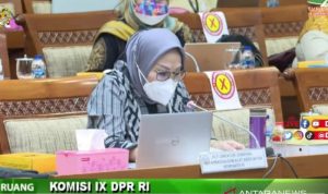 Tangkapan layar Direktur Jenderal Kefarmasian dan Alat Kesehatan Kementerian Kesehatan RI Arianti Anaya saat menyampaikan pemaparan dalam Rapat Dengar Pendapat bersama Komisi IX yang diikuti dari YouTube DPR RI di Jakarta, Senin (22/11/2021) Salah satunya membahas terkait penyimpanan vaksin reguler. ANTARA/Andi Firdaus