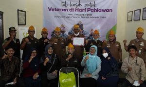 Sinergi Foundation berbagi kebahagiaan dengan memberikan santuan kepada para veteran