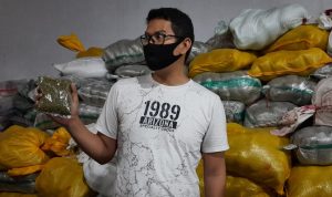 Oknum Kades di Kabupaten Bogor Diduga Lakukan Pungli Dana BPNT Tim Saber Pungli Jabar melakukan pengecekan langsung terhadap stok persedian pangan yang diduga melakukan Pungli