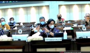 Menteri Keuangan (Menkeu) Sri Mulyani dalam Rapat Kerja bersama Komisi XI Dewan Perwakilan Rakyat (DPR) di Jakarta, Senin (8/11/2021). ANTARA/Agatha Olivia.