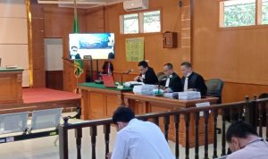 Suasana persidangan kasus Korupsi Bansos Covid-19 Bandung Barat, Aa Umbara. Senin (1/11). (Sandi Nugraha/Jabar Ekspres)