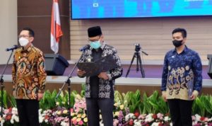 Wakil Wali Kota Depok, Imam Budi Hartono (IBH) saat mengukuhkan kepengurusan Dewan Pengurus IKAPTK periode 2021-2026 (Diskominfo)