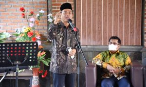 Berhasil Jalankan Program Unggulan, Kadisdik Kabupaten Bandung Diapresiasi Bupati Bandung, Dadang Supriatna dalam acara syukuran Pensiun Kadisdik Kabupaten Bandung di Rumah Sadu Soreang, Kamis (4/11)