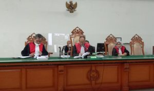Sidang putusan kasus korupsi bansos Covid-19 di KBB. Kamis (11/4). (Sandi Nugraha/Jabar Ekspres)