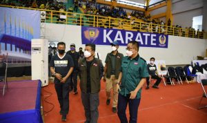 Bupati Dadang Supriatna di SOR SJH, Kutawaringin, Sabtu (6/11).