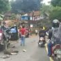 Kecelakaan lalu lintas di tikungan Sanur, Kecamatan Tanjungsari, Sumedang pada Minggu (7/11).