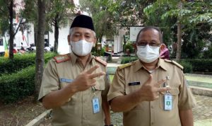 Tak Main-main, Camat Tapos Akan Tindak Pembuang Sampah Sembarangan Camat Tapos, Abdul Mutolib (kiri). (Istimewa)