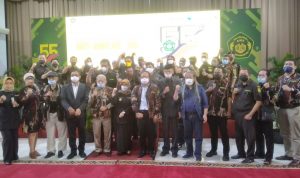 acara resepsi HUT AMS ke 55 tahun, di Ball Room Hall Universitas Widyatama, Rabu (10/11).