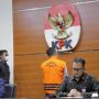 Direktur Penyidikan KPK Setyo Budiyanto (kiri) dan Plt Juru Bicara KPK Ali Fikri saat jumpa pers di Gedung KPK, Jakarta, Kamis (4/11/2021) terkait pengumuman dan penahanan tersangka Apif Firmansyah, orang kepercayaan mantan Gubernur Jambi Zumi Zola. ANTARA/HO-Humas KPK