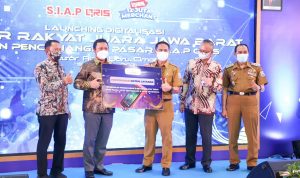 Launching digitalisasi pasar rakyat di Kota Cimahi, Senin (15/11).