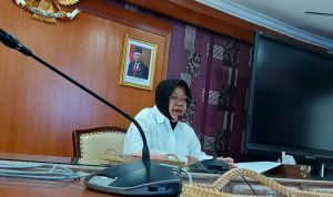 Berikut Kriteria Kemiskinan yang Berhak Dapat Bansos Menteri Sosial Tri Rismaharini saat menggelar konferensi pers soal pembaharuan data penerima bantuan sosial di Gedung Kementerian Sosial, Jakarta, Kamis (18/11/2021). (FOTO ANTARA/Asep Firmansyah)