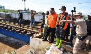 Tangani Banjir Rancaekek, Bupati Terjunkan Alat Berat