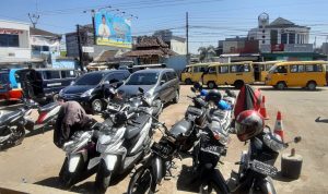 Pemkab Bandung Belum Maksimal Optimalkan PAD Lahan Parkir di Pasar Banjaran, Kabupaten Bandung. (Yully S Yulianty/Jabar Ekspres)
