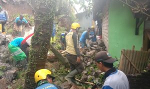 Satu Rumah Rusak Akibat Longsor, DPKP Cimahi Lakukan Tindakan Ini