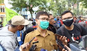 Aksi Buruh Tuntut Kenaikan UMK, Kadisnaker Akan Koordinasikan dengan Wali Kota Bandung