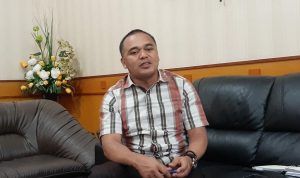 Ketua DPRD Kabupaten Bandung, Sugianto saat ditemui diruang kerjanya. (Yully S Yulianty/Jabar Ekspres)