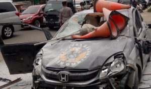 Bentrokan ormas mengakibatkan Satu mobil milik Ormas GMBI dirusak di depan Hotel Resinda, Jalan Interchange, Desa Purwadana, Kecamatan Telukjambe Timur, Kabupaten Karawang
