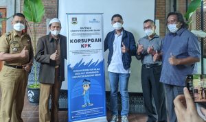 RESMI DILAUNCHING: Plt Bupati Bandung Barat, Hengki Kurniawan didampingi Kepala Bapenda KBB, Hasanudin saat peluncuran aplikasi "BIMA TAPPING APPS" di TWGC, Lembang, Selasa (23/11/2021).