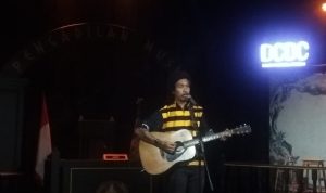 Gara-Gara Album 'Kudu', DCDC Pengadilan Musik Seret Budi Dwi Danto Penampilan Bagus Dwi Danto di DCDC Pengadilan Musik menyayikan salah satu lagu di album terbarunya 'Kudu' (Foto: Nurrani Rusmana/Jabar Ekspres)