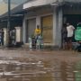 Wilayah Rancaekek tergenang banjir sehingga mencapai lutut orang dewasa