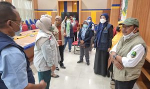 Pilkades Serentak di Jawa Barat Digelar di 2 Kabupaten Sekretaris Dinas Pemberdayaan Masyarakat dan Desa (DPMD) Provinsi Jawa Barat (Jabar) Wahyudin tengah meninjau pelaksanaan Pilkades serentak di Kabupaten Bandung Barat.