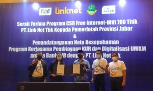 Diskominfo bersama PT Link Net Tbk, Jabar Hadirkan 700 Wifi Gratis Diskominfo dan PT Link Net Tbk melakukan serah terima simbolis CSR #BerbagiTanpaBatas layanan internet broadband dan WiFi gratis di 700 titik di beberapa wilayah.
