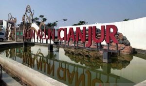 Taman Alun-alun Cianjur, Jawa Barat, merupakan tempat wisata andalan Kabupaten Cianjur, yang diresmikan Presiden Jokowidodo, beberapa waktu lalu. ANTARA/ Ahmad Fikri