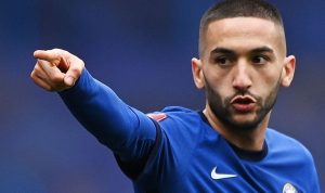 Pemain sepak bola Chelsea Hakim Ziyech melakukan selebrasi setelah mencetak gol kedua saat bertanding melawan Sheffield United dalam babak perempat final FA Cup di Stamford Bridge, London, Britain, Minggu (21/3/2021). ANTARA FOTO/REUTERS/Toby Melville/aww/cfo.