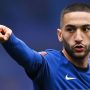 Pemain sepak bola Chelsea Hakim Ziyech melakukan selebrasi setelah mencetak gol kedua saat bertanding melawan Sheffield United dalam babak perempat final FA Cup di Stamford Bridge, London, Britain, Minggu (21/3/2021). ANTARA FOTO/REUTERS/Toby Melville/aww/cfo.