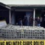 Sejumlah petugas dari Detasemen Khusus (Densus) 88 Antiteror Polri melakukan penggeledahan bekas kantor Yayasan Abdurrahman bin Auf di Way Halim, Bandar Lampung, Lampung, Rabu (3/11/2021). Tim Detasemen Khusus (Densus) 88 Antiteror Polri mengamankan tiga orang terduga pelaku di beberapa lokasi di Lampung beserta sejumlah barang bukti berupa delapan unit Central Processing Unit (CPU) dan 791 kotak amal untuk proses penyelidikan. ANTARA FOTO/Ardiansyah/hp. (ANTARA FOTO/ARDIANSYAH)