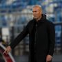 Pelatih Real Madrid Zinedine Zidane terlihat saat pertandingan antara Real Madrid melawan Sevilla dalam La Liga Santander di Estadio Alfredo Di Stefano, Madrid, Spanyol, Minggu (9/5/2021). ANTARA FOTO/REUTERS/Susana Vera/File Photo/aww/cfo.