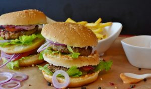 Ilustrasi makanan yang menaikan kadar kolesterol. (Pixabay)