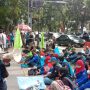 Dok. Puluhan Buruh Kota Bandung gelar aksi di depan Balaikota Bandung, Selasa (23/11). Foto. Sandi Nugraha