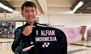 Fajar Alfian akan menyumbangkan jersey yang sudah ditandatangani sebagai bentuk dukungannya pada proses pemulihan dan bantuan kepada masyarakata Bali yang terdampak pandemi, Selasa.(30/11) (dokumentasi PP PBSI)