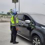 bupati bandung nataru Ilustrasi ; Anggota Sat Lantas Polresta Bandung saat melaksanakan Ganjil Genap, di Keluar Pintu Tol Soroja.