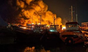 kapal nelayan terbakar pelabuhan tegal