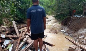 longsor sungai citerus