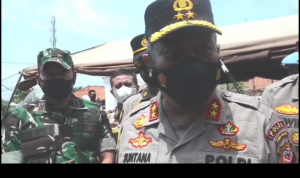 Kapolda Jabar, Irjen Suntana saat memberikan keterangan terkait bentrokan ormas di Karawang, Kamis (25/11).