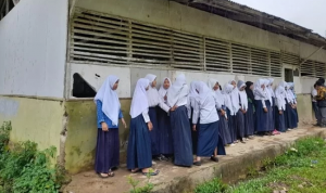 MTs Darul Munajjah Harus Bubar Jika Hujan Lebat