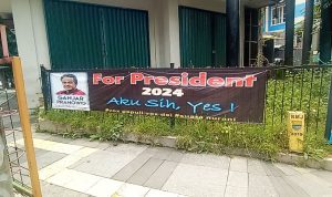 Dok. Salah satu spanduk Ganjar Pranowo yang terpasang di persimpangan Jl. Merdeka - Jl. Aceh, Kota Bandung. Jum'at (12/11). Foto. Sandi Nugraha