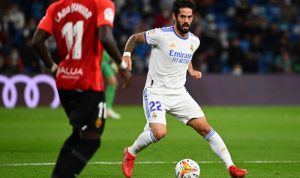 Isco Berlabuh ke Arsenal, Kesepakatan Madrid Hampir Tuntas Gelandang Real Madrid Isco mengontrol bola saat pertandingan Liga Spanyol melawan Real Mallorca di Stadion Santiago Bernabeu di Madrid pada 22 September 2021. ANTARA/AFP/Gabriel Bouys.