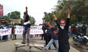 pemblokiran jalan