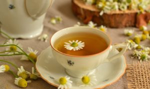 Ilustrasi - Teh chamomile untuk menurunkan produksi asam lambung. foto pixabay