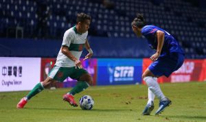 Lawan Malaysia, Shin Tae-yong Berharap Egy Maulana Bisa Main Pesepak bola Indonesia Egy Maulana Vikri (kiri) mencoba melewati pesepak bola Taiwan pada leg kedua Play-off Kualifikasi Piala Asia 2023 di Stadion Chang Arena Buriram, Thailand, Senin (11/10/2021). ANTARA FOTO/HO/Humas PSSI/wpa/foc.