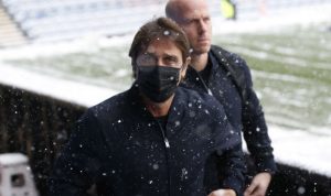Arsip - Pelatih Tottenham Hotspur Antonio Conte, memberi tanggapan jelang lawan Liverpool. (bermasker).(REUTERS/CRAIG BROUGH)