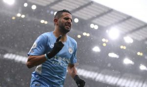 Fokus Riyad Mahrez, Man City Siapkan Perpanjangan Kontrak Pemain sayap Manchester City asal Aljazair, Riyad Mahrez saat bermain melawan West Ham United dalam pertandingan Liga Premier Inggris pada 29 November 2021. ANTARA/Reuters/CARL RECINE