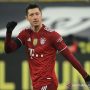 Der Klassiker, Bayern Tundukkan Dortmund Secara Dramatis Penyerang Bayern Muenchen Robert Lewandowski merayakan gol keduanya ke gawang Borussia Dortmund dalam duel Der Klassiker lanjutan Liga Jerman di Stadion Signal Iduna Park, Dortmund, Jerman, Sabtu (4/12/2021) waktu setempat. (ANTARA/REUTERS/Wolfgang Rattay)