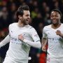 Gelandang serang Manchester City Bernardo Silva (kiri) melakukan selebrasi bersama Raheem Sterling seusai mencetak gol keduanya ke gawang Watford dalam laga lanjutan Liga Inggris di Stadion Vicarage Road, Watford, Inggris, Sabtu (4/12/2021) waktu setempat. (ANTARA/REUTERS/David Klein)