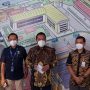 Direktur Utama PT TransJakarta Mochammad Yana Aditya (tengah) saat jumpa pers di Cawang, Jakarta, Rabu (8/12/2021). ANTARA/Yogi Rachman
